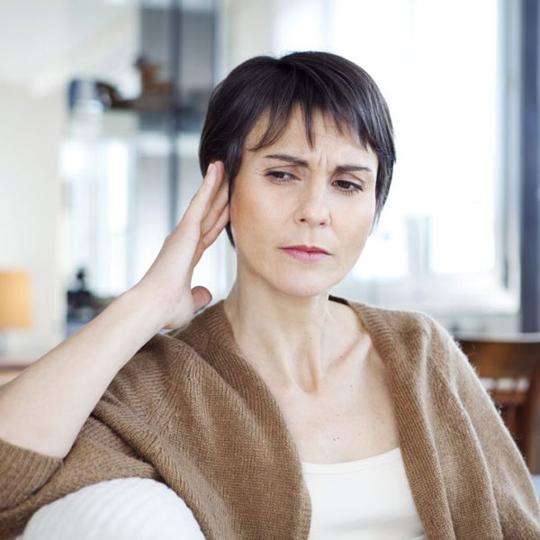 woman with head pain